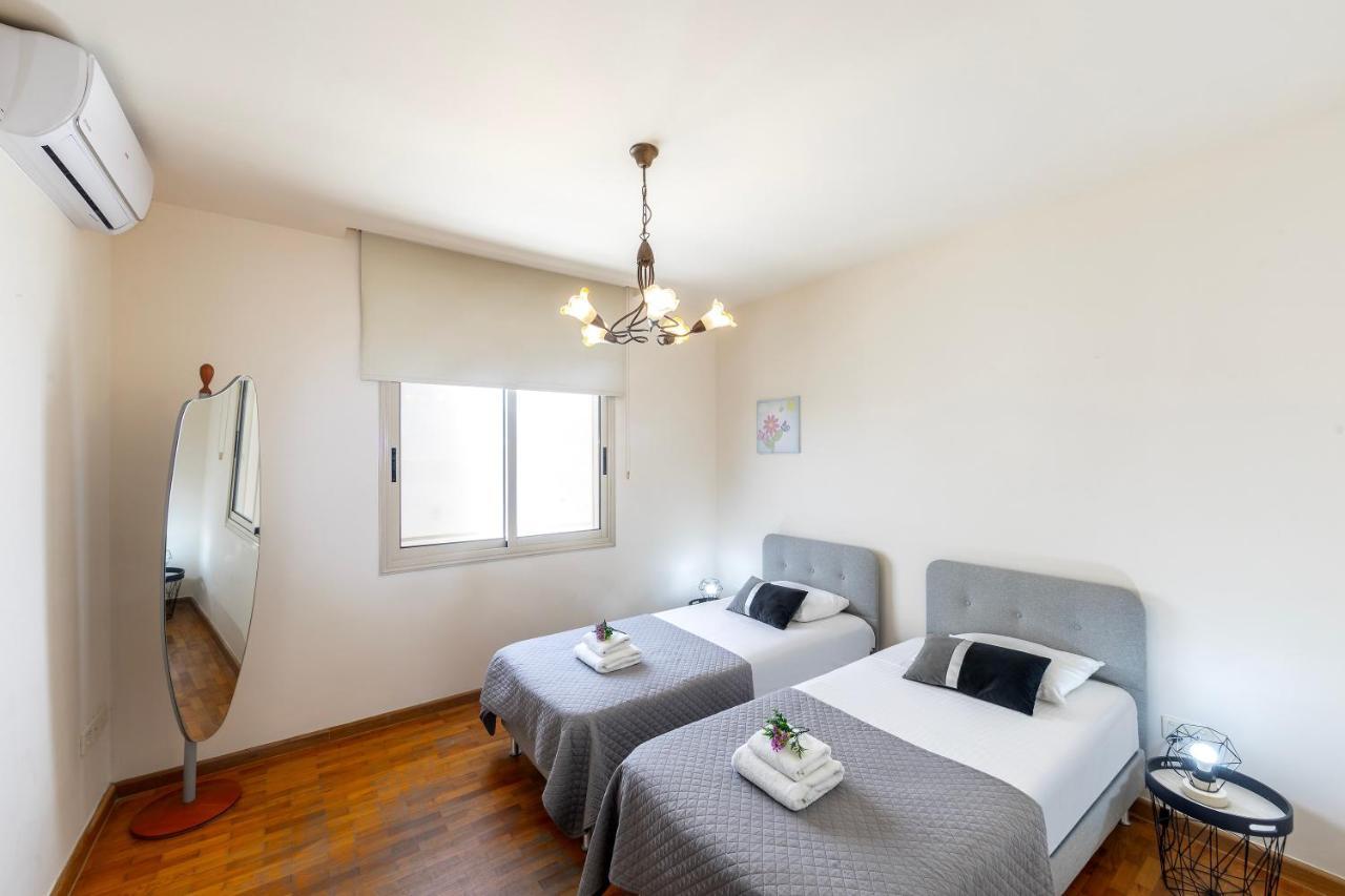 Mackenzie Beachfront Eftyhia Suite Λάρνακα Εξωτερικό φωτογραφία