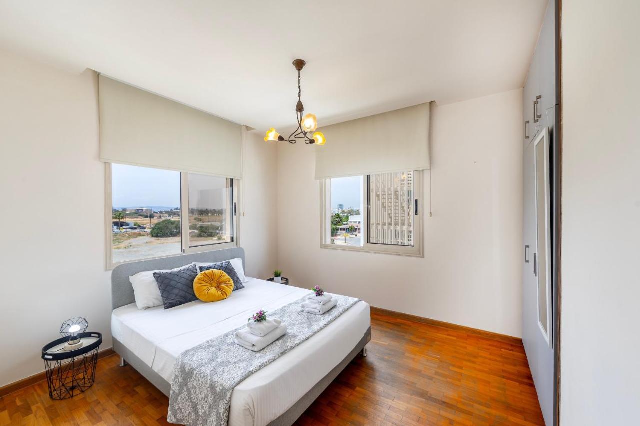 Mackenzie Beachfront Eftyhia Suite Λάρνακα Εξωτερικό φωτογραφία