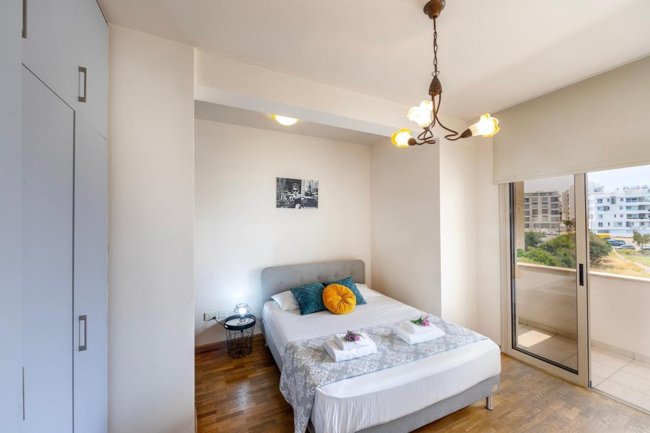 Mackenzie Beachfront Eftyhia Suite Λάρνακα Εξωτερικό φωτογραφία